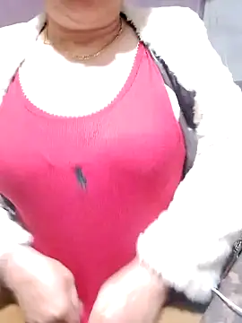 small-house123 online show from 11-25-25, 01:06