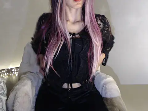 Snapshot of Elyara- chatting on 03-03-26, 11:17 Elyara- online show from 03-03-26, 11:17