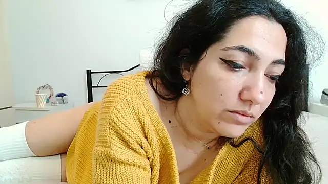 CharmingPearl online show from 02-10-26, 07:51