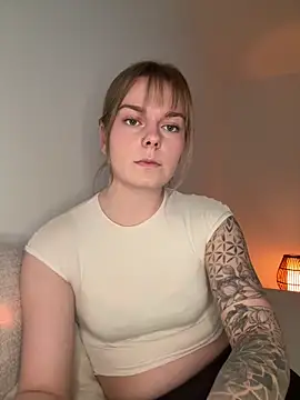 Snapshot of LisaFreierxx chatting on 05-19-26, 06:15 LisaFreierxx online show from 05-19-26, 06:15