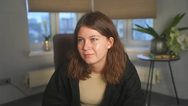 TereseHoltorf online show from 11-08-25, 03:32