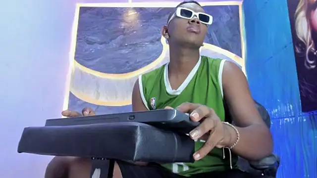 the hot boy0 online show from 11-06-25, 12:31