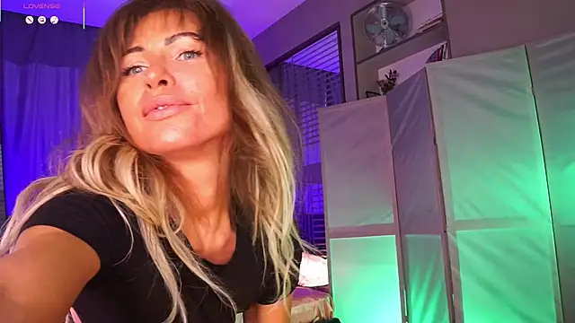 Nikki  Amour online show from 02-22-26, 01:35