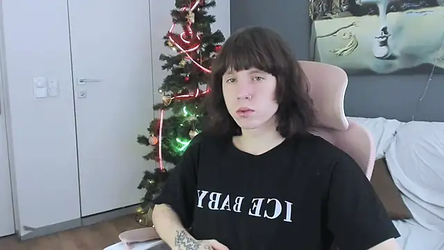 CutieKai  online show from 12-22-25, 09:26