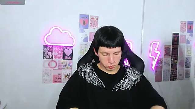 CutieKai  online show from 04-07-26, 08:21