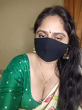 Snapshot of mouni499 chatting on 07-17-26, 02:25 mouni499 online show from 07-17-26, 02:25