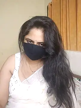 Snapshot of mouni499 chatting on 06-15-26, 05:01 mouni499 online show from 06-15-26, 05:01