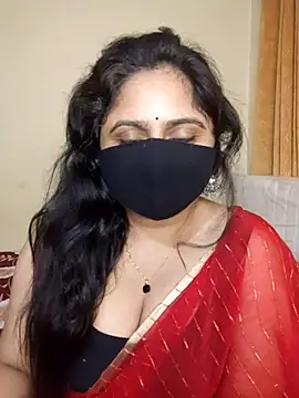 Snapshot of mouni499 chatting on 06-26-26, 04:02 mouni499 online show from 06-26-26, 04:02