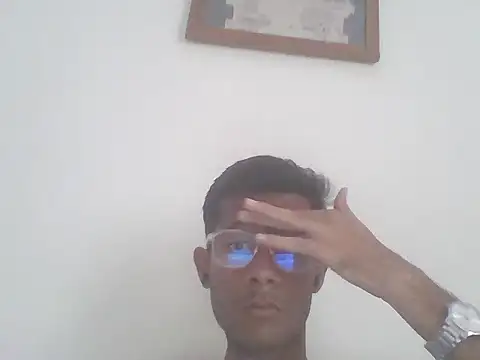 Snapshot of Bull_Dick_69 chatting on 12-17-25, 10:31 Bull Dick 69 online show from 12-17-25, 10:31