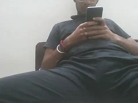 Snapshot of Bull_Dick_69 chatting on 11-15-25, 07:18 Bull Dick 69 online show from 11-15-25, 07:18