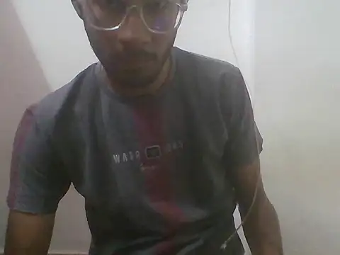 Snapshot of Bull_Dick_69 chatting on 11-28-25, 12:49 Bull Dick 69 online show from 11-28-25, 12:49