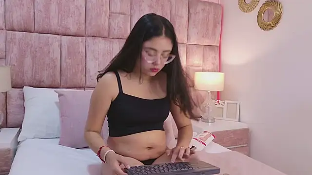 Snapshot of ScarlettPetrova chatting on 11-15-25, 11:36 ScarlettPetrova online show from 11-15-25, 11:36