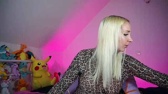 StellaCinderella online show from 10-19-25, 01:25