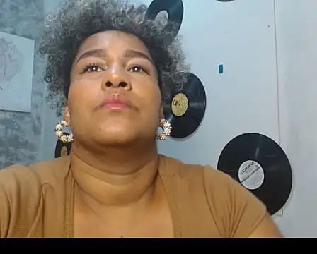 Snapshot of Ambar_foxy chatting on 11-15-25, 08:13 Ambar foxy online show from 11-15-25, 08:13