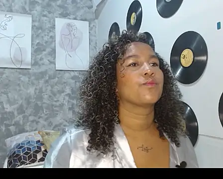 Snapshot of Ambar_foxy chatting on 11-14-25, 07:50 Ambar foxy online show from 11-14-25, 07:50