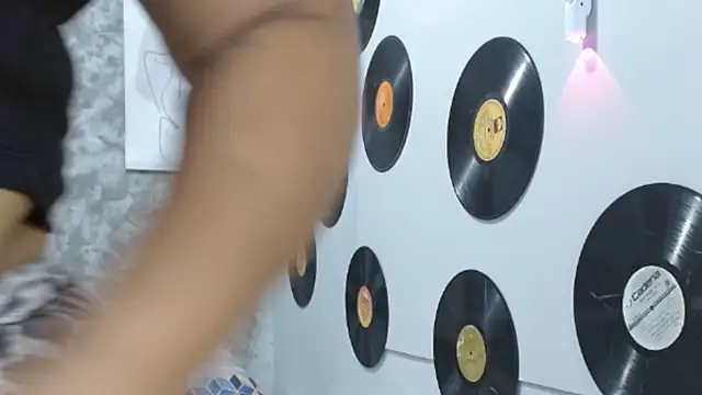 Snapshot of Ambar_foxy chatting on 11-07-25, 07:40 Ambar foxy online show from 11-07-25, 07:40