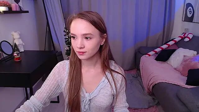 Adria Arjona online show from 12-18-25, 07:35