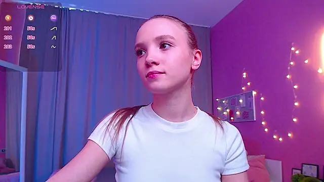 Adria Arjona online show from 03-06-26, 07:36