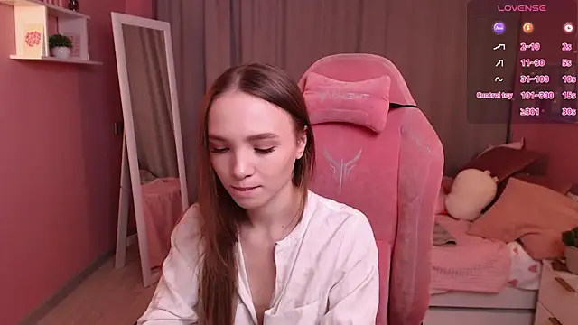 Adria Arjona online show from 02-06-26, 07:37