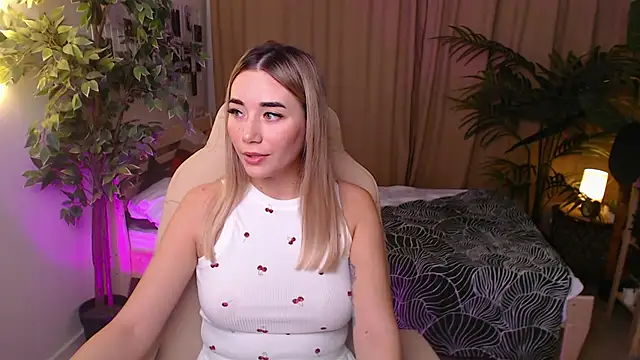 Rosie Mac online show from 11-23-25, 01:04