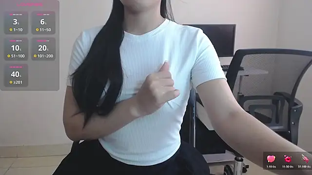 Snapshot of EllyShow22 chatting on 11-09-25, 03:21 EllyShow22 online show from 11-09-25, 03:21