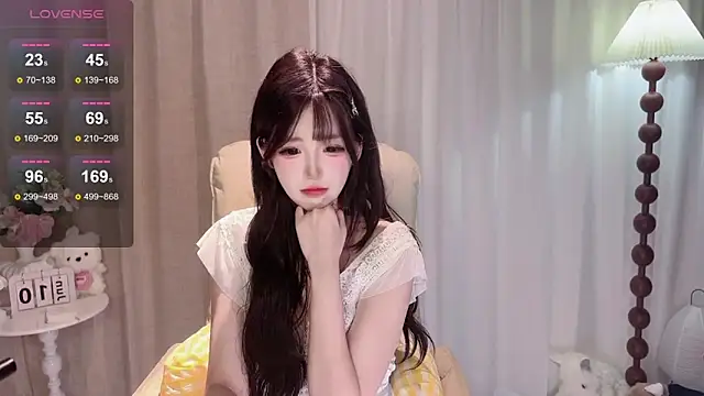 Yaiyigirl online show from 06-11-26, 04:04