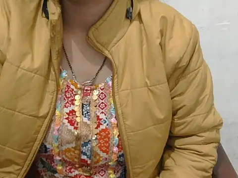 Snapshot of Sneha_lovely01 chatting on 12-17-25, 04:23 Sneha lovely01 online show from 12-17-25, 04:23