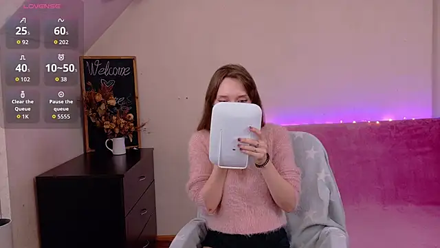 TinyMuse  online show from 11-10-25, 11:26