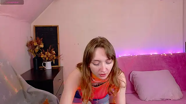 TinyMuse  online show from 11-08-25, 06:06