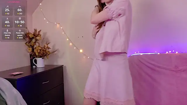 TinyMuse  online show from 11-20-25, 11:44