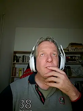 ChocolatMilka44 online show from 03-05-26, 08:05