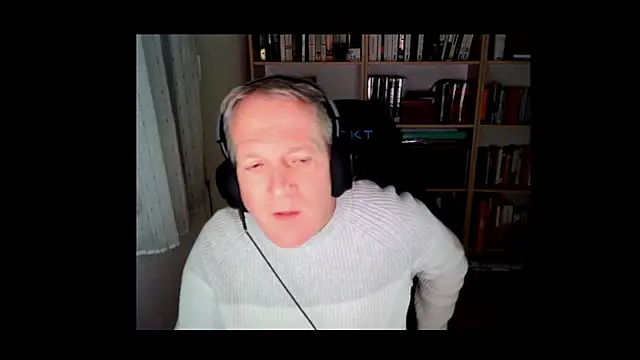 ChocolatMilka44 online show from 11-03-25, 09:57