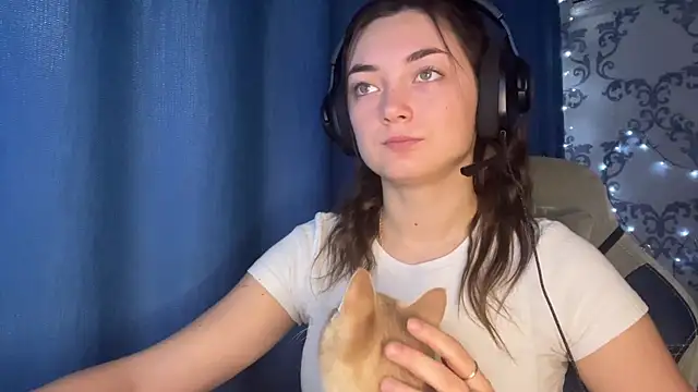 TwotyBright online show from 12-18-25, 06:07