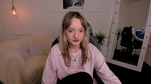 ElsiHill online show from 11-02-25, 01:38