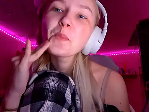 KarinRobertson online show from 11-30-25, 03:24