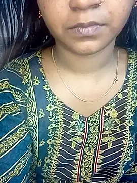 Snapshot of Neha533 chatting on 02-11-26, 12:43 Neha533 online show from 02-11-26, 12:43