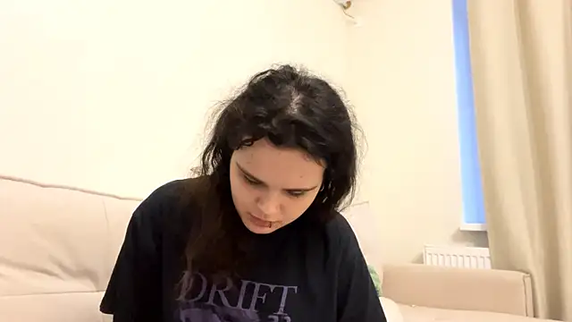 Snapshot of RosaleeSwint chatting on 11-14-25, 01:48 RosaleeSwint online show from 11-14-25, 01:48