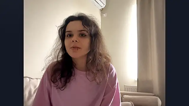 Snapshot of RosaleeSwint chatting on 11-12-25, 11:36 RosaleeSwint online show from 11-12-25, 11:36