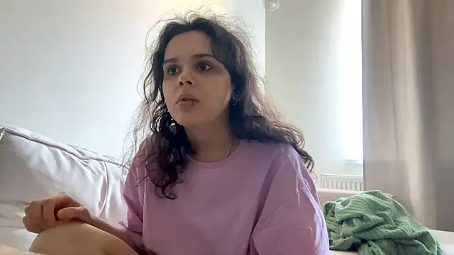 Snapshot of RosaleeSwint chatting on 11-25-25, 11:21 RosaleeSwint online show from 11-25-25, 11:21