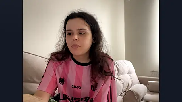 Snapshot of RosaleeSwint chatting on 11-10-25, 09:47 RosaleeSwint online show from 11-10-25, 09:47