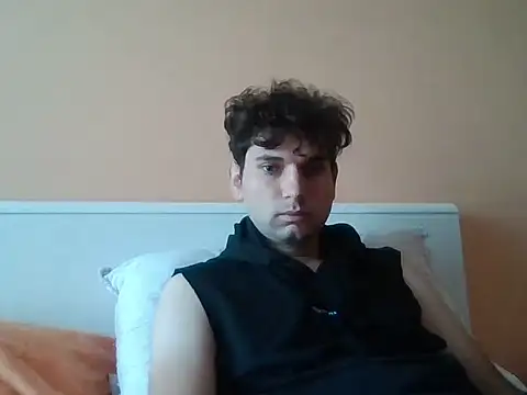 Snapshot of ultimatesattelite chatting on 11-13-25, 01:04 ultimatesattelite online show from 11-13-25, 01:04