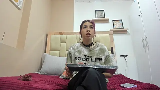 zoe-moreau online show from 12-19-25, 07:05