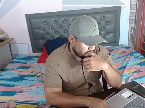 Snapshot of Ramses_36 chatting on 05-25-26, 12:21 Ramses 36 online show from 05-25-26, 12:21