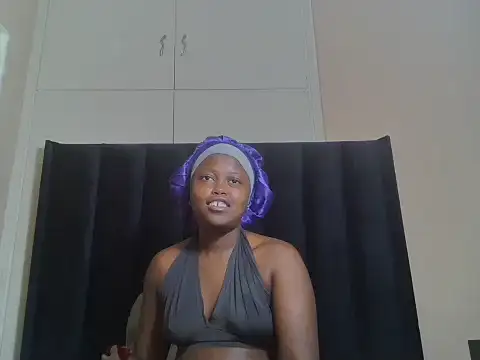 SweetSavage18 online show from 05-13-26, 07:32