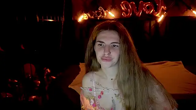 Snapshot of DanielaReign chatting on 02-14-26, 06:57 DanielaReign online show from 02-14-26, 06:57