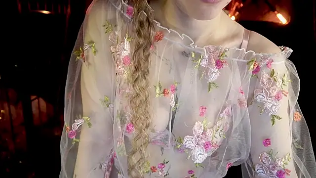 Snapshot of DanielaReign chatting on 02-13-26, 06:46 DanielaReign online show from 02-13-26, 06:46