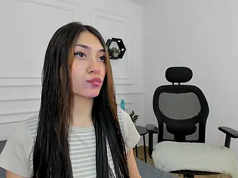 Snapshot of Ana_Muller19 chatting on 11-04-25, 11:19 Ana Muller19 online show from 11-04-25, 11:19