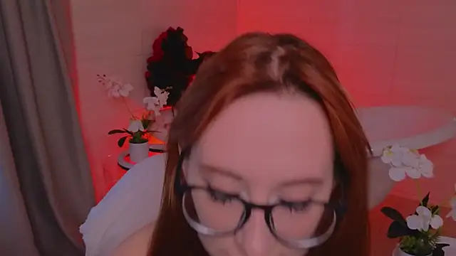 Snapshot of WICKEDEMBER chatting on 06-19-26, 02:06 WICKEDEMBER online show from 06-19-26, 02:06