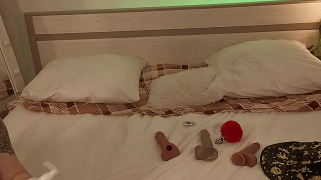 Snapshot of WICKEDEMBER chatting on 03-01-26, 02:00 WICKEDEMBER online show from 03-01-26, 02:00