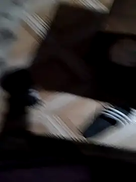 Snapshot of bluma24 chatting on 11-17-25, 03:43 bluma24 online show from 11-17-25, 03:43